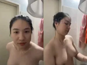 Gái vú đẹp, vừa call với con ghệ vừa tắm